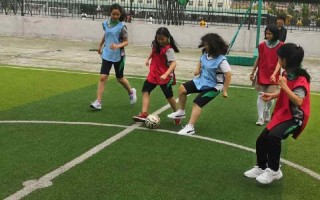 小女孩适合学足球吗，小女孩适合学足球吗知乎