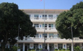 厦门华昌小学有足球场吗，厦门华昌小学有足球场吗多少钱